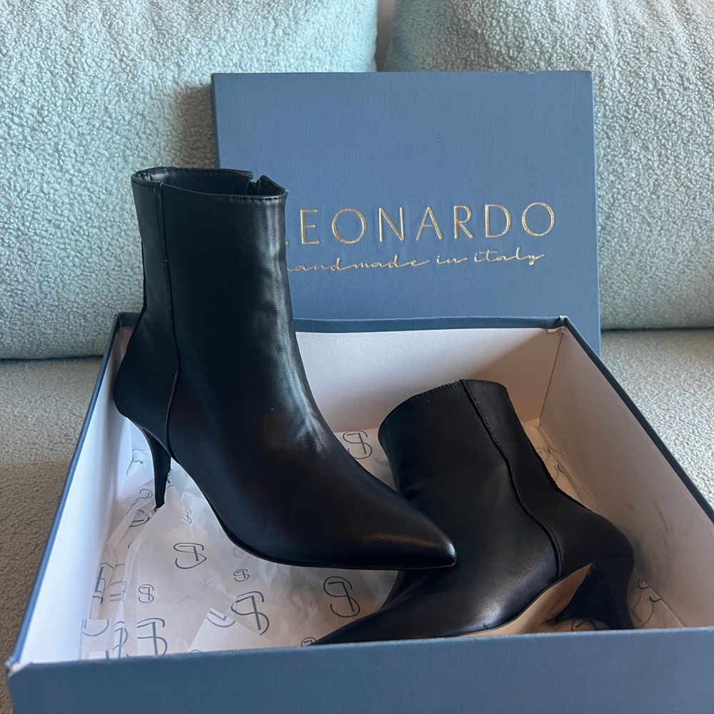New Handmade in Italy Fine Leather Artisan Black Ankle Boots with pointed toe